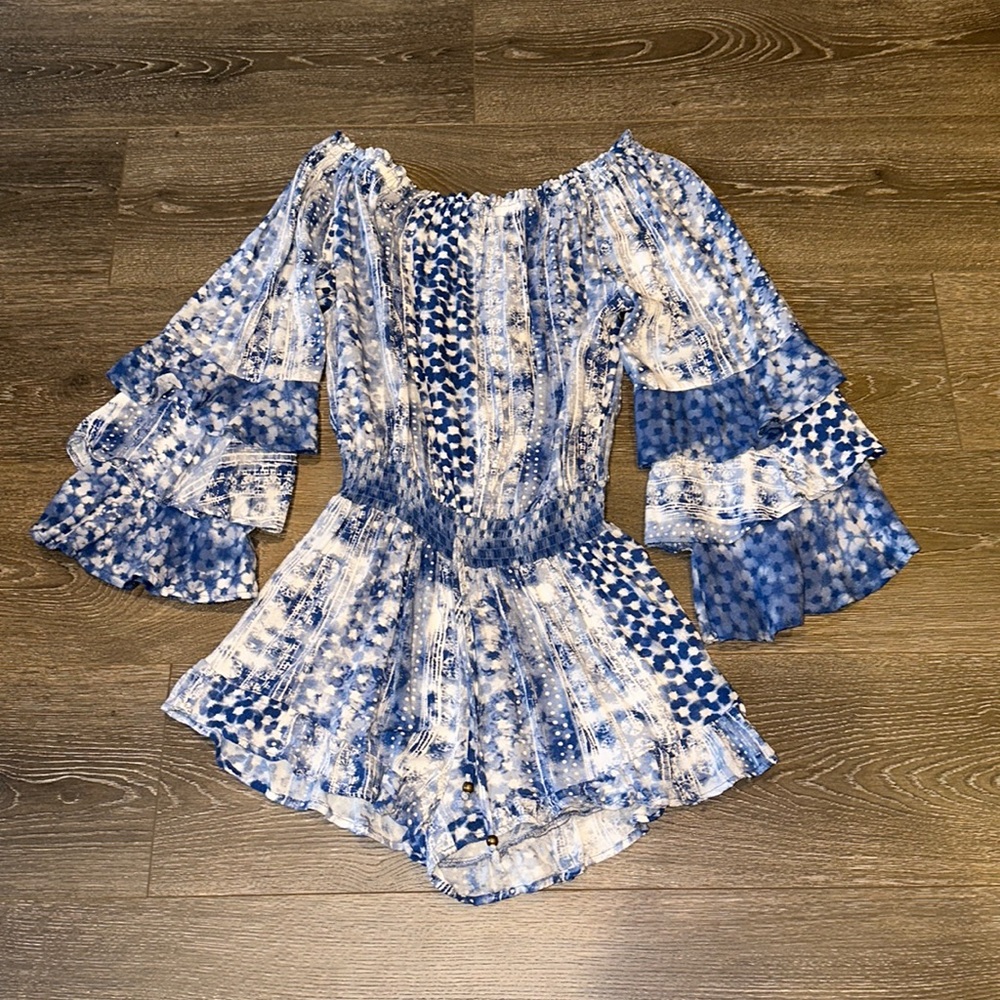 Surf gypsy off the shoulder bell sleeve romper 🏝️🌞